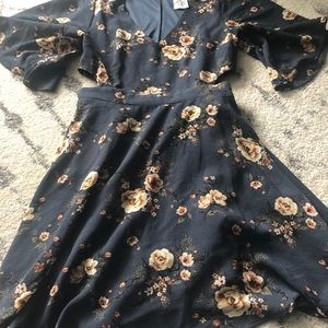 Short sleeve floral dress with cut outs